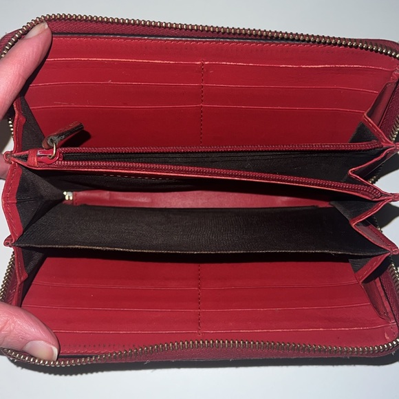 Authentic Gucci Special Edition Collector Item Kingsnake Heart Design GG Wallet - Picture 9 of 15